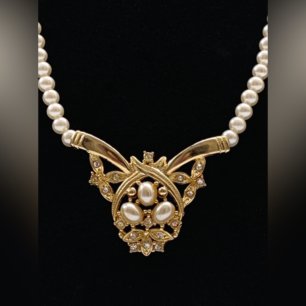 Vintage Pearl Necklace - Picture 2 of 6